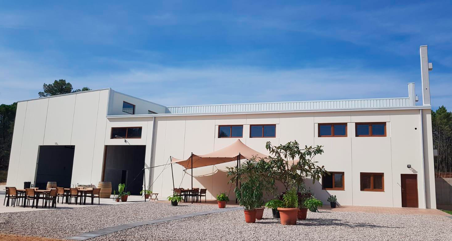 Instalaciones de la bodega de vino Territorio Luthier en la Ribera del Duero